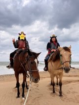 「なりきり益田氏（ますだし）」で乗馬体験！！