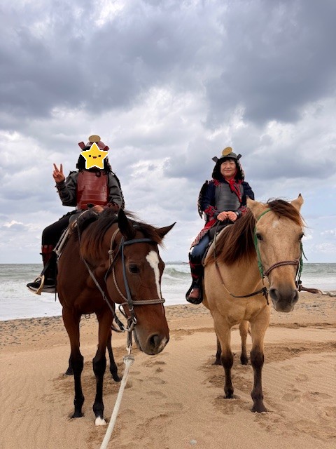 「なりきり益田氏（ますだし）」で乗馬体験！！