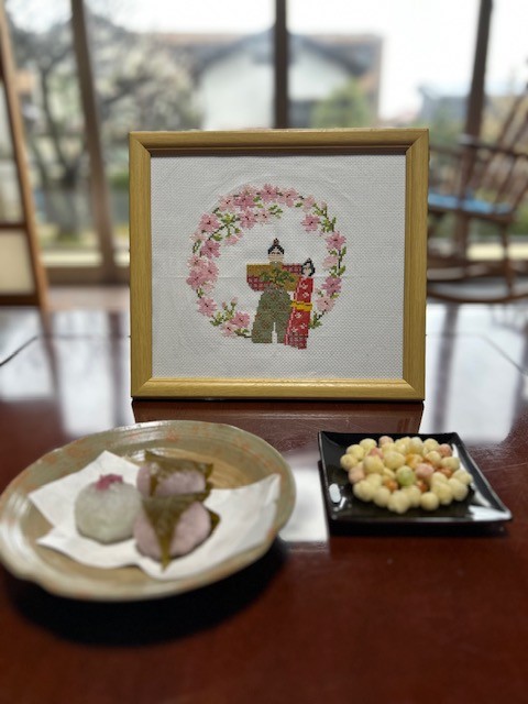 春告草（はるつげぐさ）と小さなお雛様